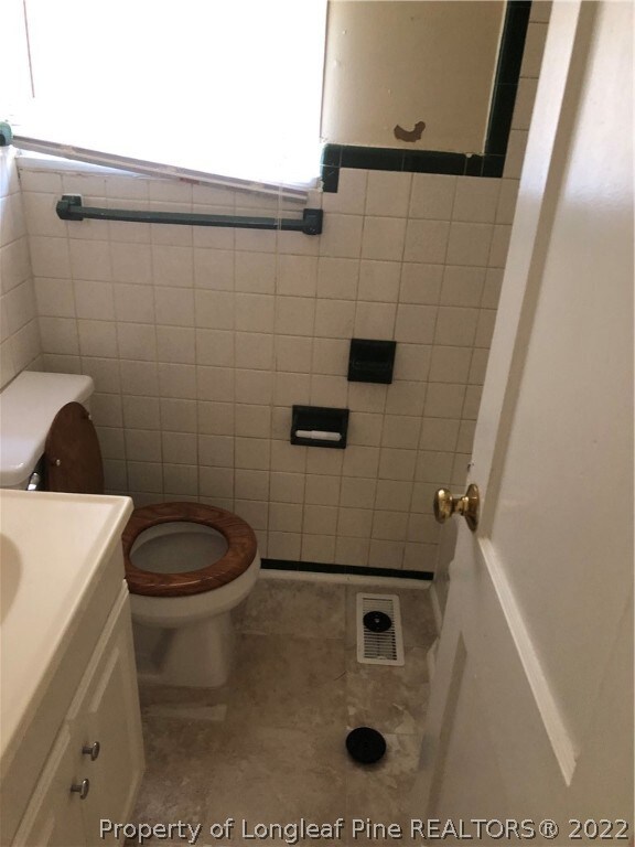 486 Mcbain Dr, Fayetteville, NC 28305 - photo 4