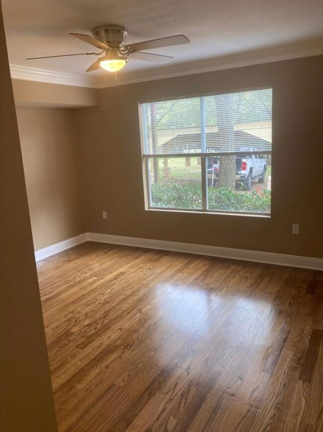 507 W Park St, Fredericksburg, TX 78624 - photo 3