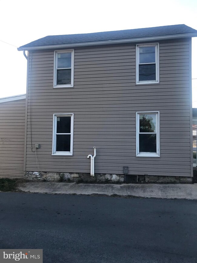 138 E South St, Chambersburg, PA 17201 - photo 3