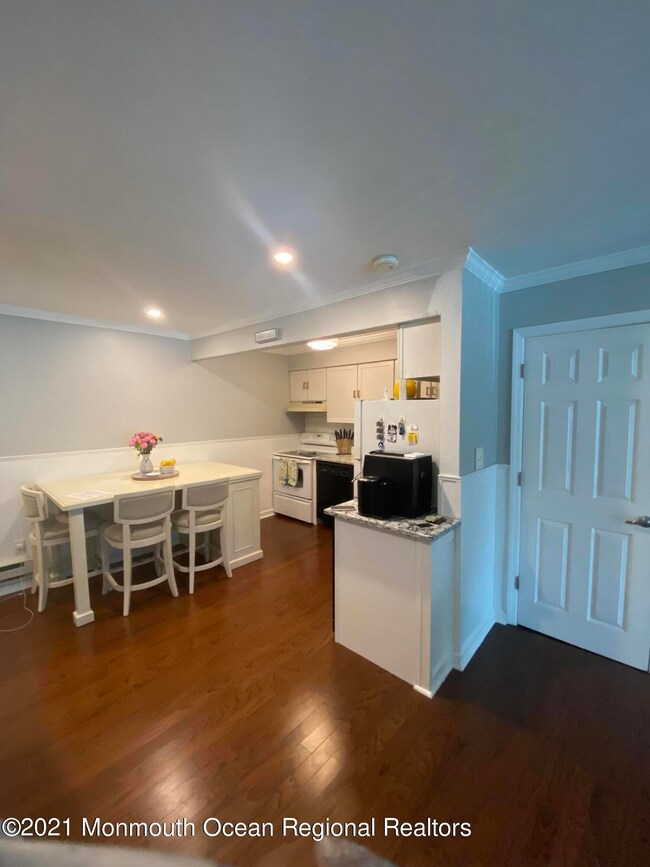 Yacht Harbor unit b1 winter, Sea Bright, NJ 07760 - photo 4