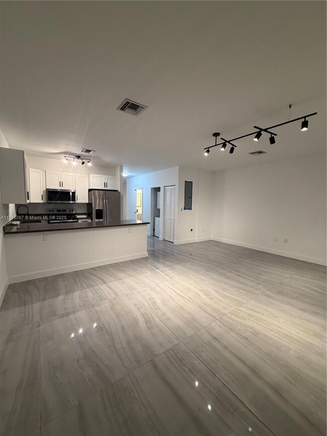 932 SW 10th St unit 3, Hallandale Beach, FL 33009 - photo 3