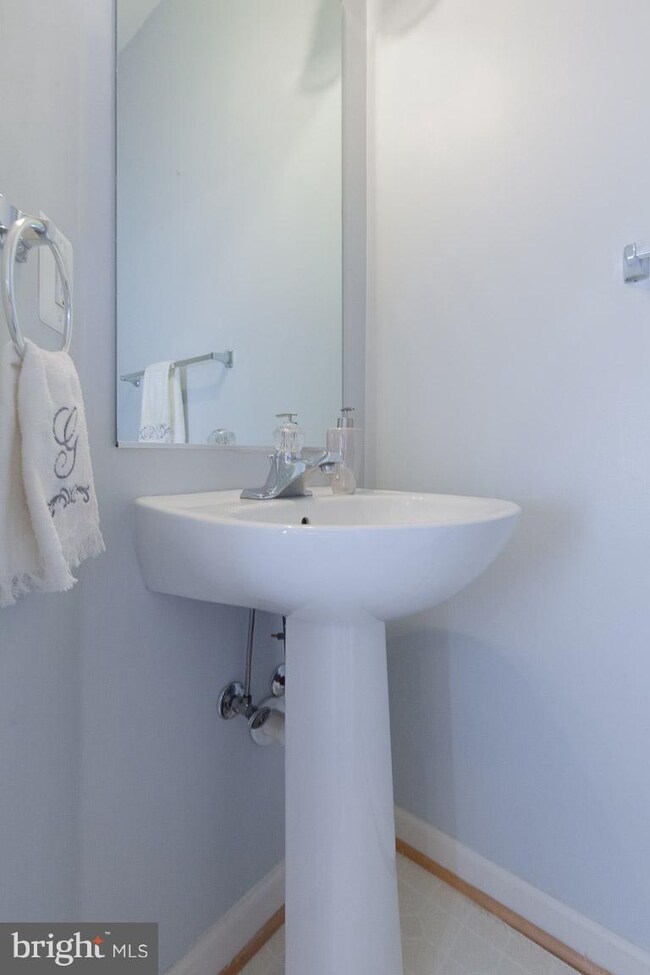 7133 Ladd Cir, Frederick, MD 21703 - photo 6