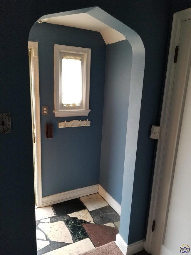 926 SW Wayne Ave, Topeka, KS 66606 - photo 5