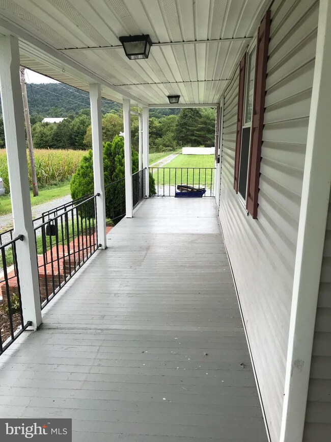 5002 Burkittsville Rd, Jefferson, MD 21755 - photo 6