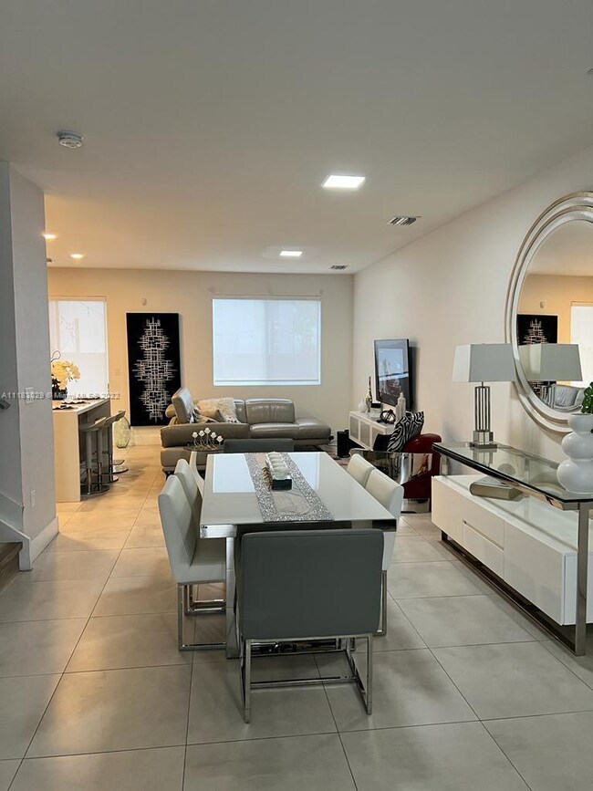 7253 NW 103rd Path unit 7253, Doral, FL 33178 - photo 2