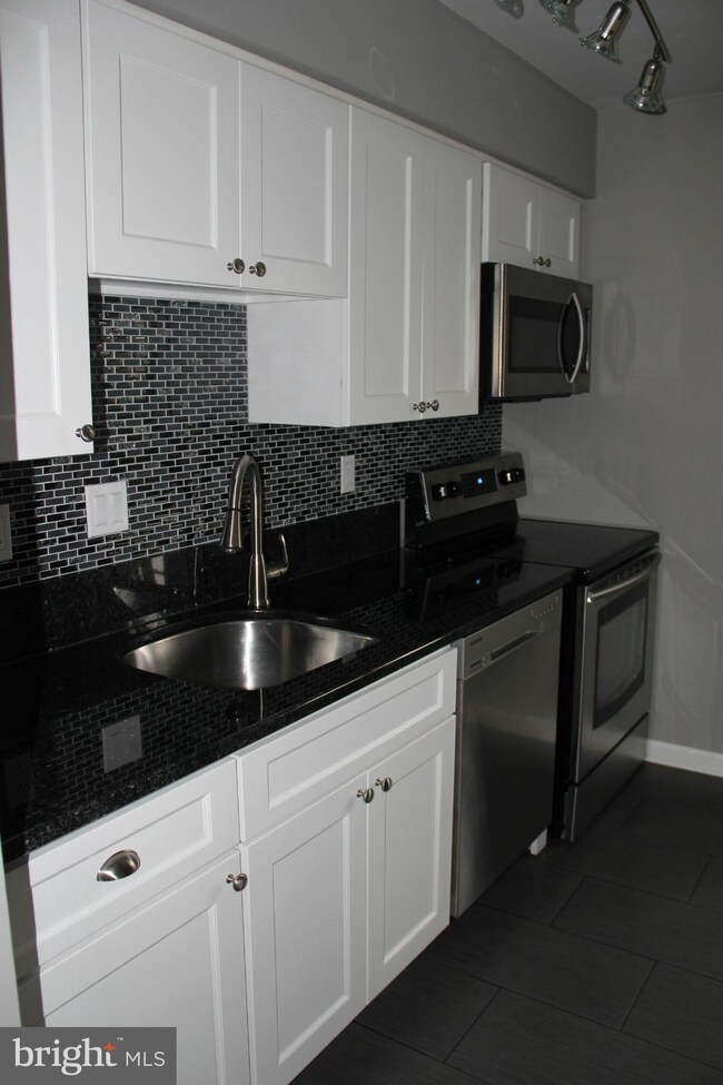 2 Bernadotte Ct, Parkville, MD 21234 - photo 5