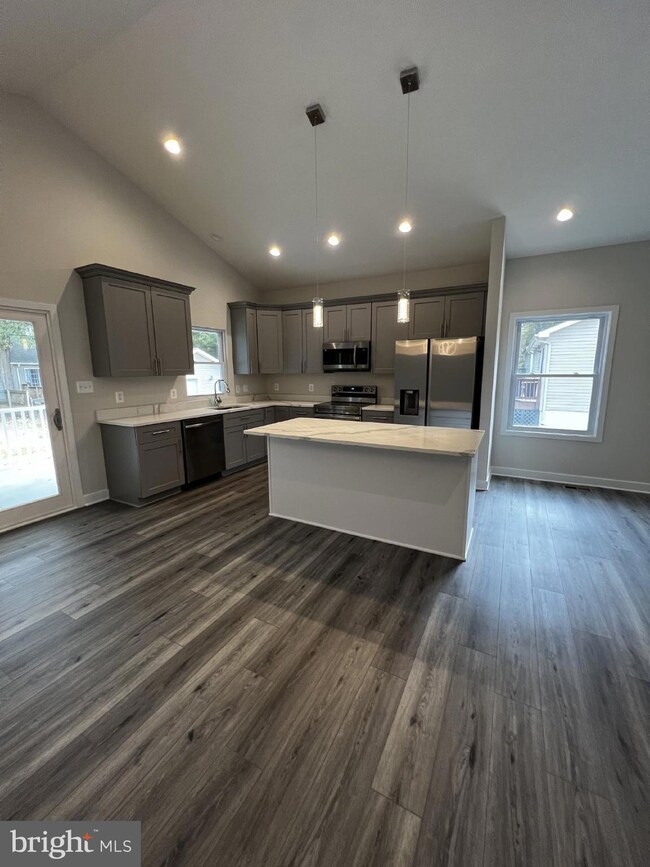 38 Meadow View Ln, Colonial Beach, VA 22443 - photo 2