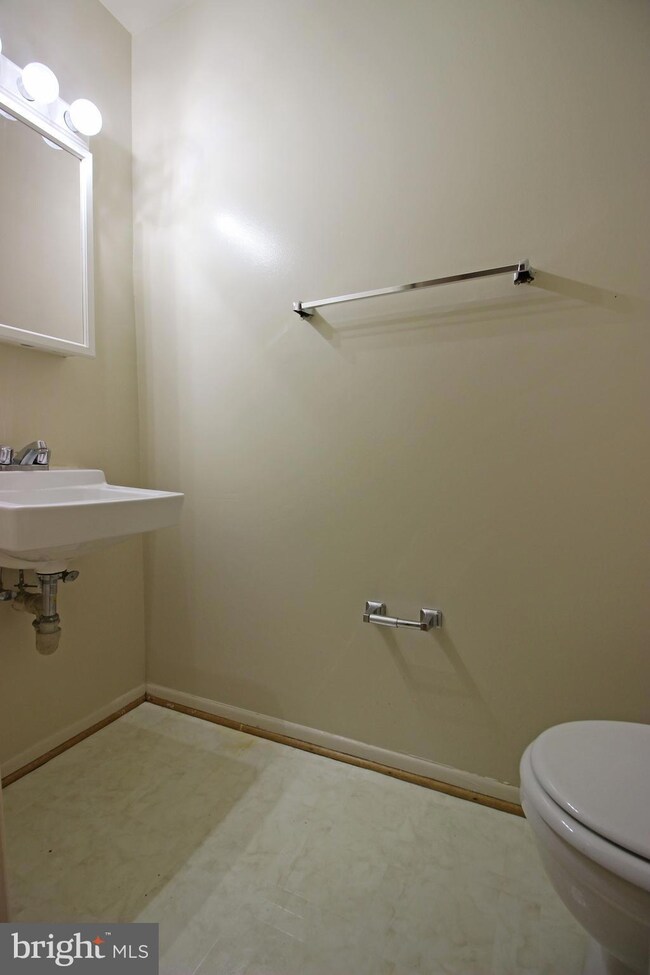 3807 El Camino Place unit 23, Alexandria, VA 22309 - photo 7