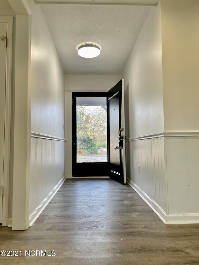 208 Chatham Ct, Jacksonville, NC 28540 - photo 4