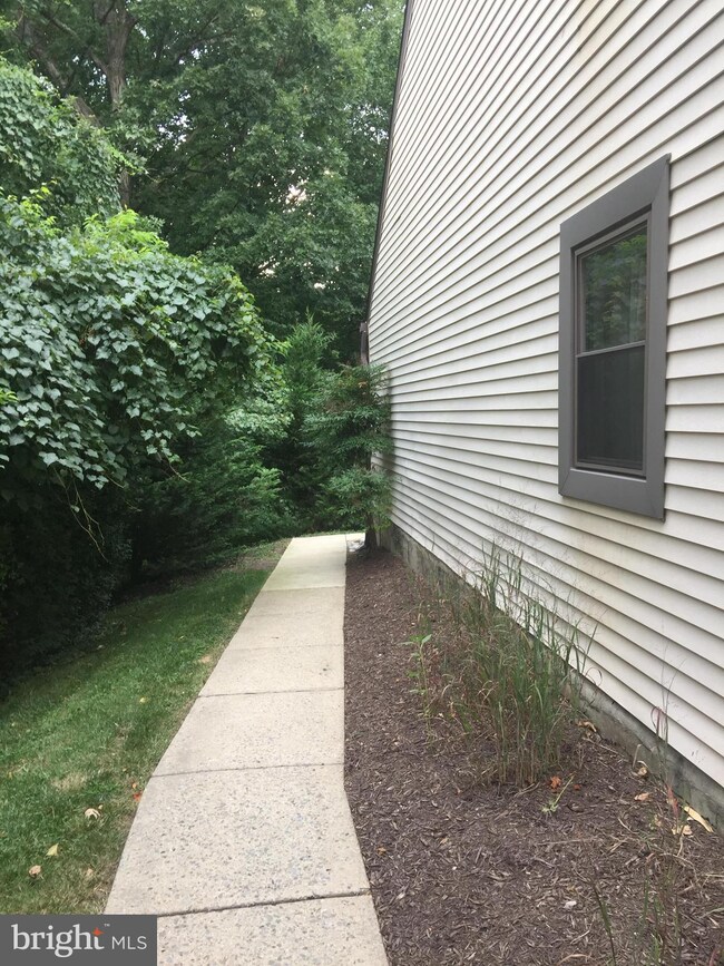 3800 Ski Lodge Dr unit 110, Burtonsville, MD 20866 - photo 2