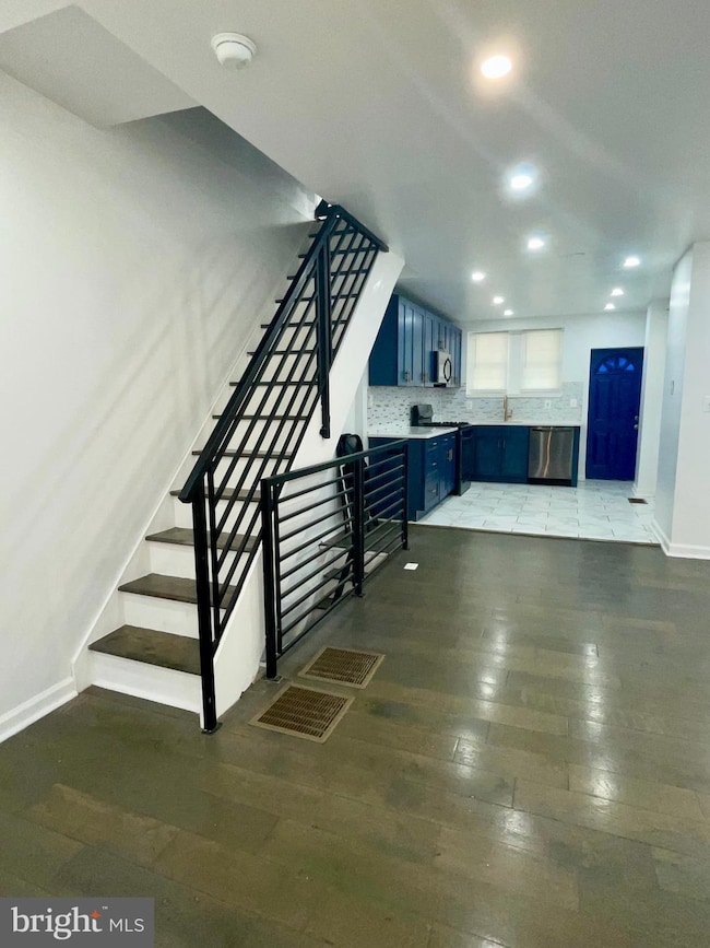 2310 Fernon St, Philadelphia, PA 19145 - photo 2