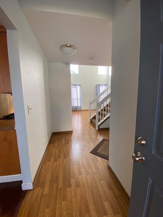 2203 Rossiter Pkwy, Plainfield, IL 60586 - photo 5