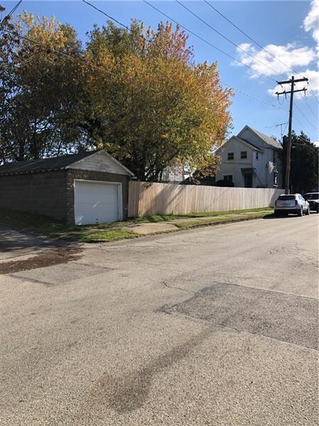 Here would be your 1 car detached garage!