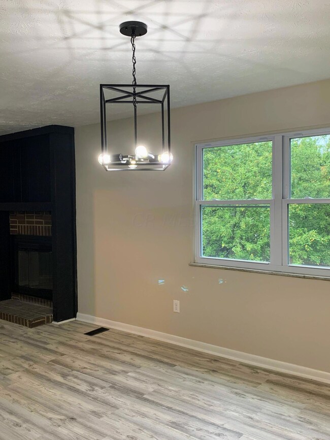 5877 - Dining Space I