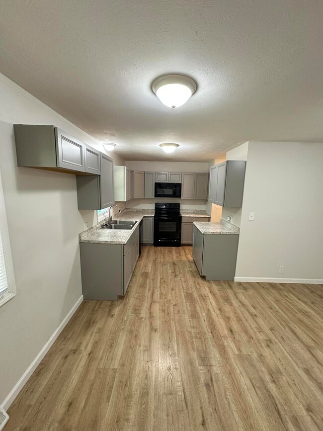 325 E Wayland St, Springfield, MO 65807 - photo 7