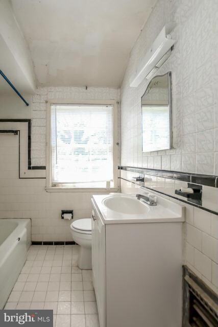 1558 Pentwood Rd, Baltimore, MD 21239 - photo 7