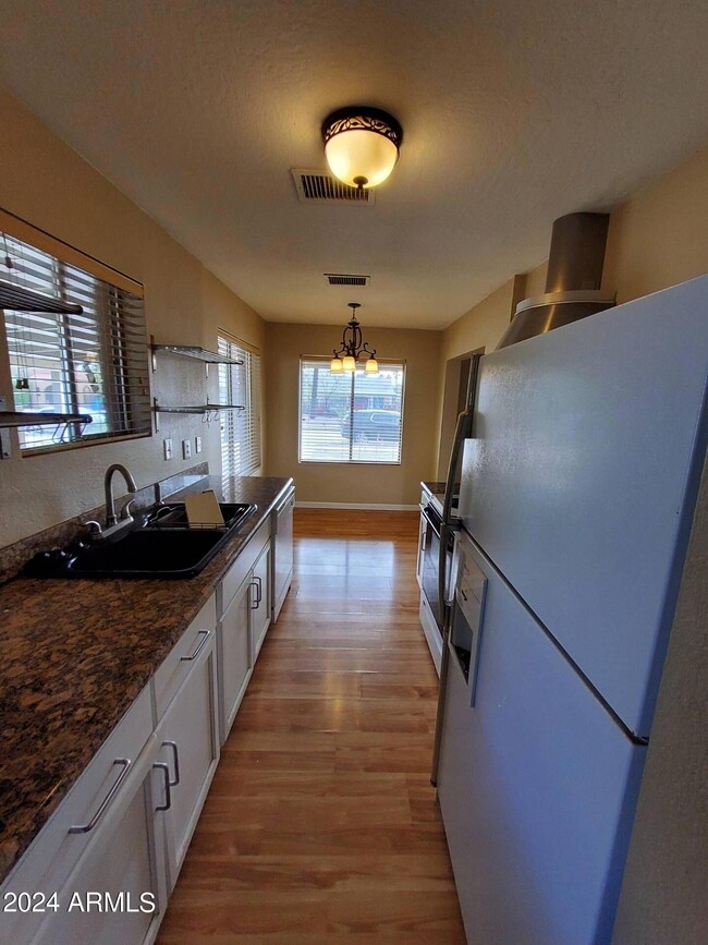 2210 N Mitchell St, Phoenix, AZ 85006 - photo 5