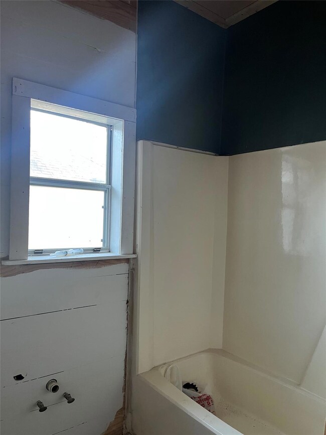 1218 W Woodard St, Denison, TX 75020 - photo 4