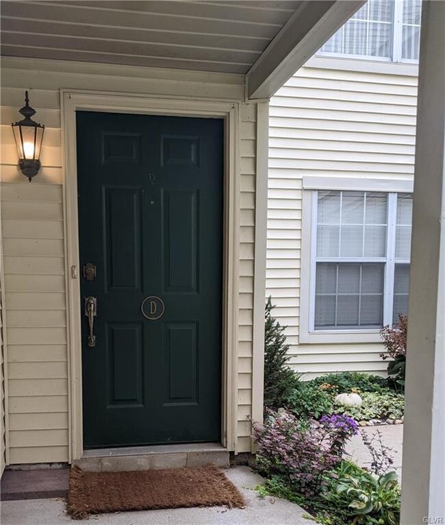 7356 Sauerkraut Ln unit D, MacUngie, PA 18062 - photo 3