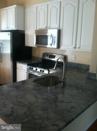 4190 Ashmere Cir, Dumfries, VA 22025 - photo 4