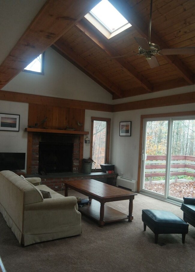 589 Hartford Ave, White River Junction, VT 05001 - photo 2