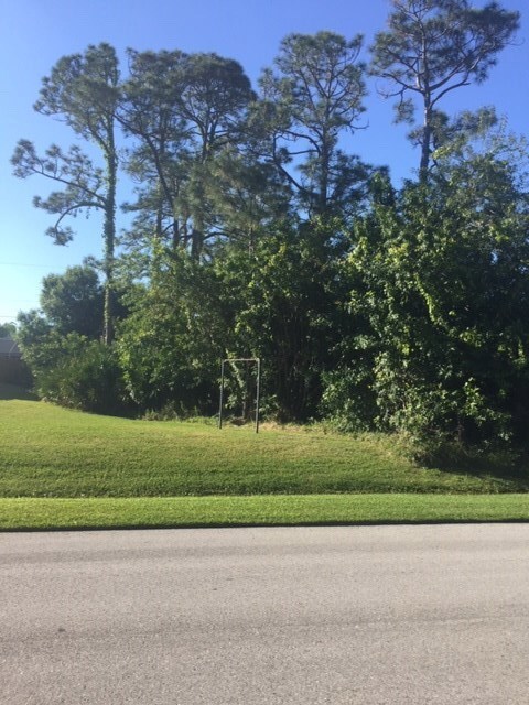 132 Day Dr, Sebastian, FL 32958 - photo 3