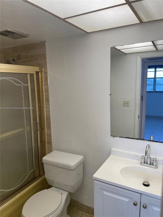 Master Bathroom of unit # 418. Full Bathroom is to your Left.