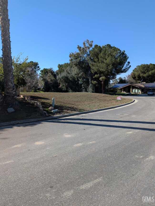 6100 Roundup Way, Bakersfield, CA 93306 - photo 2