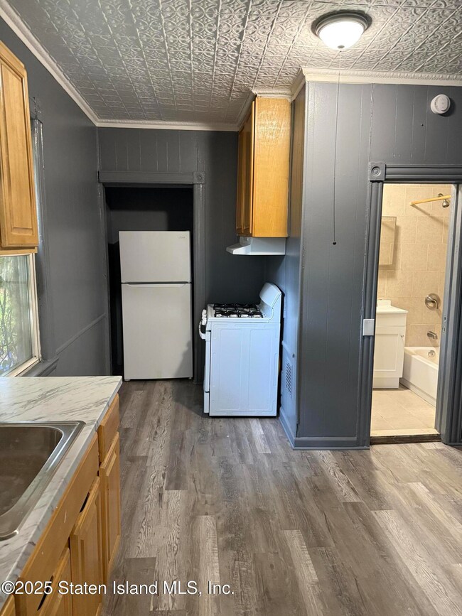 247 Charles Ave unit 1, Staten Island, NY 10302 - photo 5