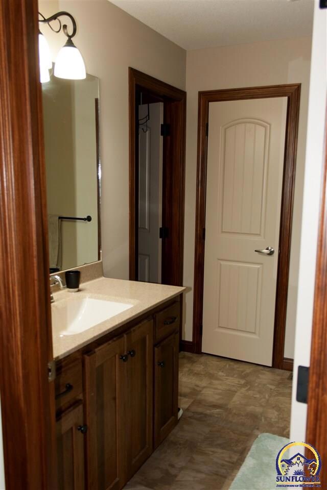 6005 SW 44th St, Topeka, KS 66610 - photo 7