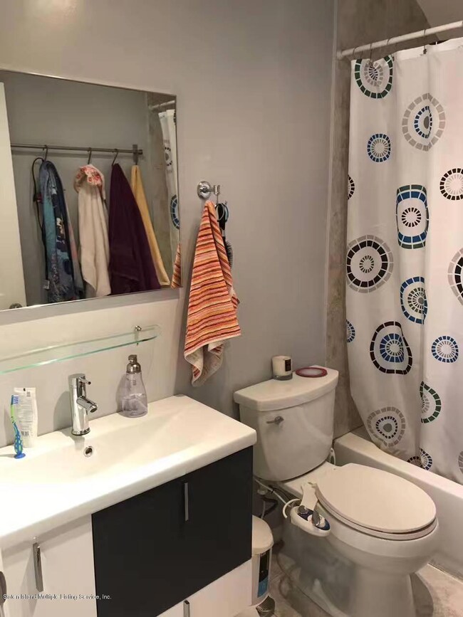 286 Lamport Blvd, Staten Island, NY 10305 - photo 5