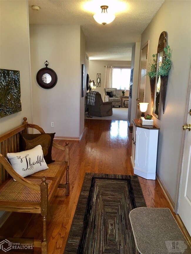 1107 W 18th St S, Newton, IA 50208 - photo 2