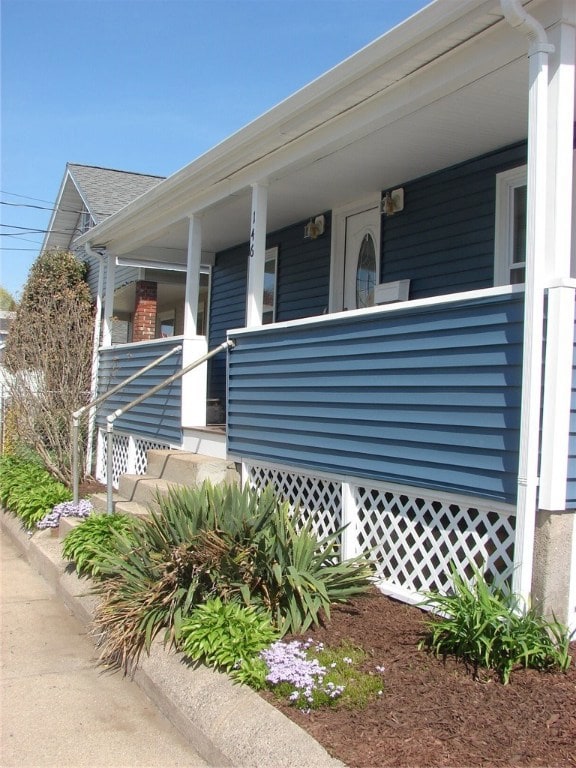 146 Oakland Ave, Pawtucket, RI 02861 - photo 3