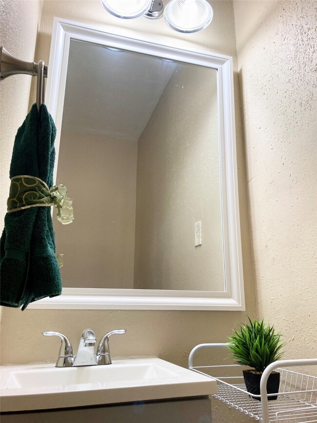 6834 Driftwood St, Houston, TX 77021 - photo 5