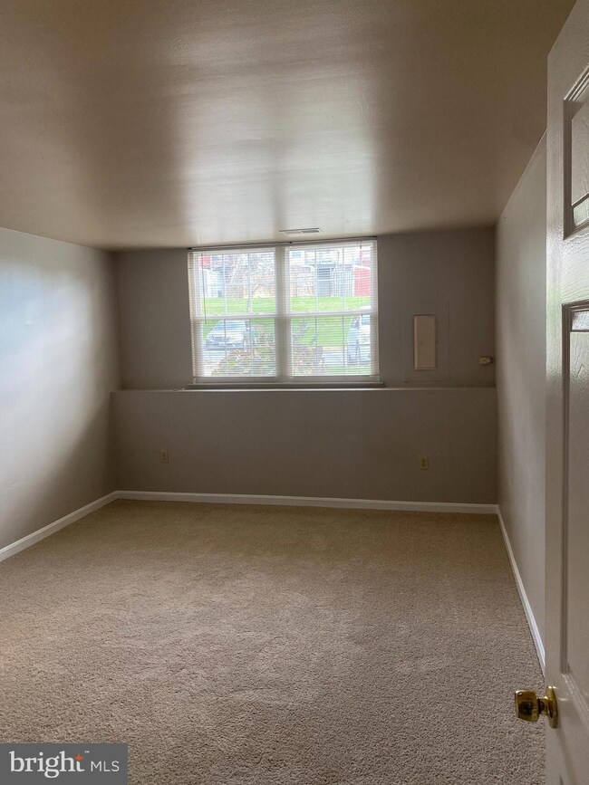 8617 Cipriano Springs Ct, Lanham, MD 20706 - photo 7