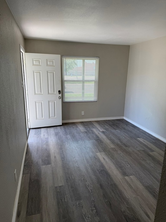 319 E 29th St, Odessa, TX 79762 - photo 2