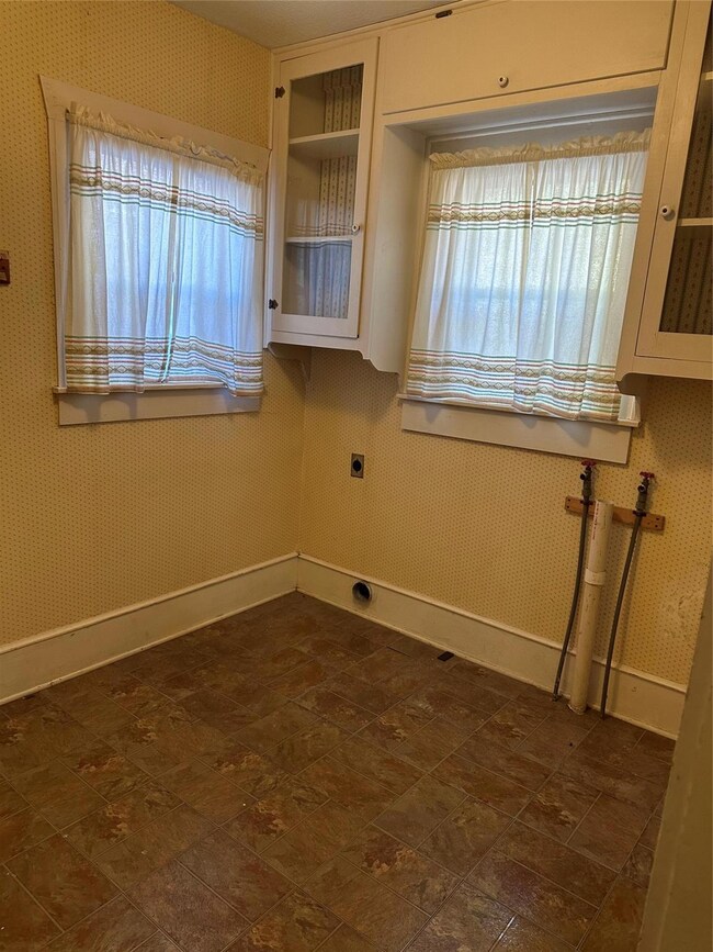 207 S Gaines St, Ennis, TX 75119 - photo 7