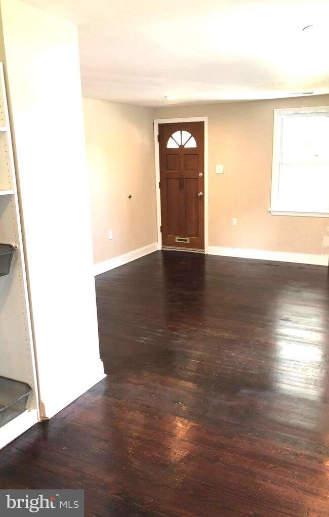 930 Barron Ave, Essex, MD 21221 - photo 5