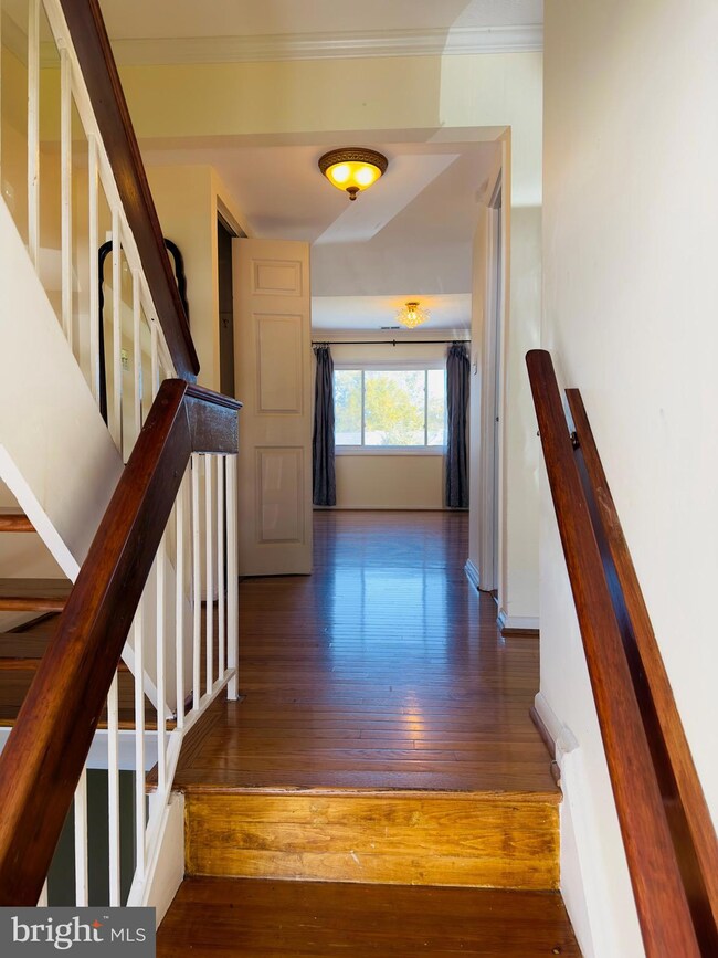 9526 Miranda Ct, Fairfax, VA 22031 - photo 2