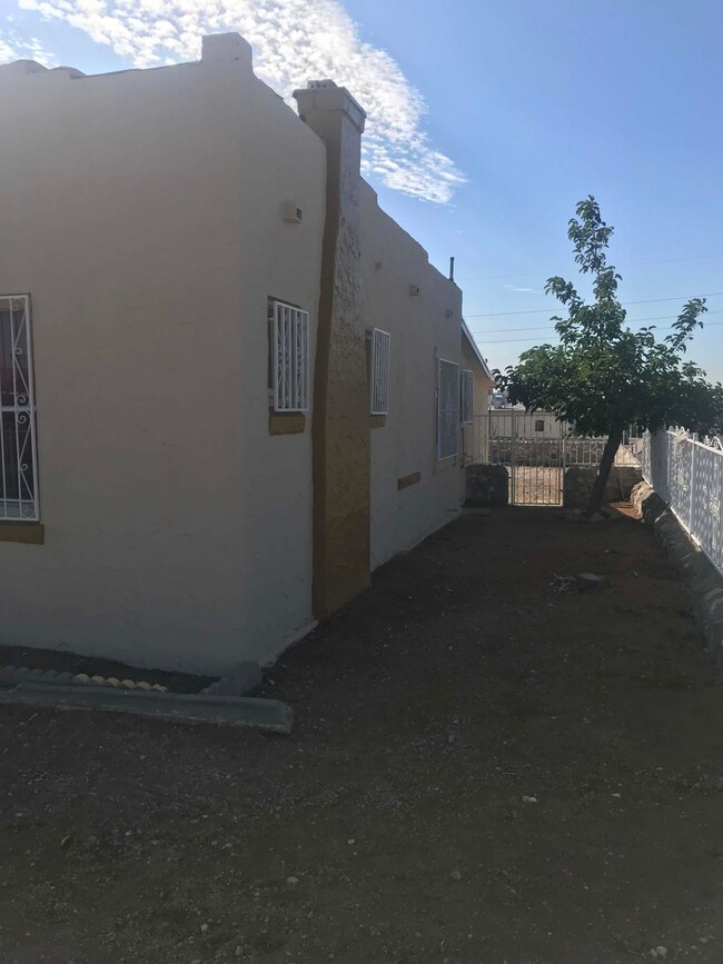 3400 Mobile Ave, El Paso, TX 79930 - photo 4