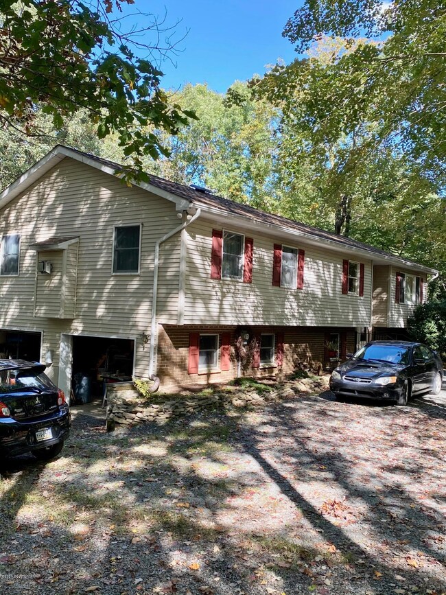 315 Mountain View Dr, Jim Thorpe, PA 18229 - photo 2