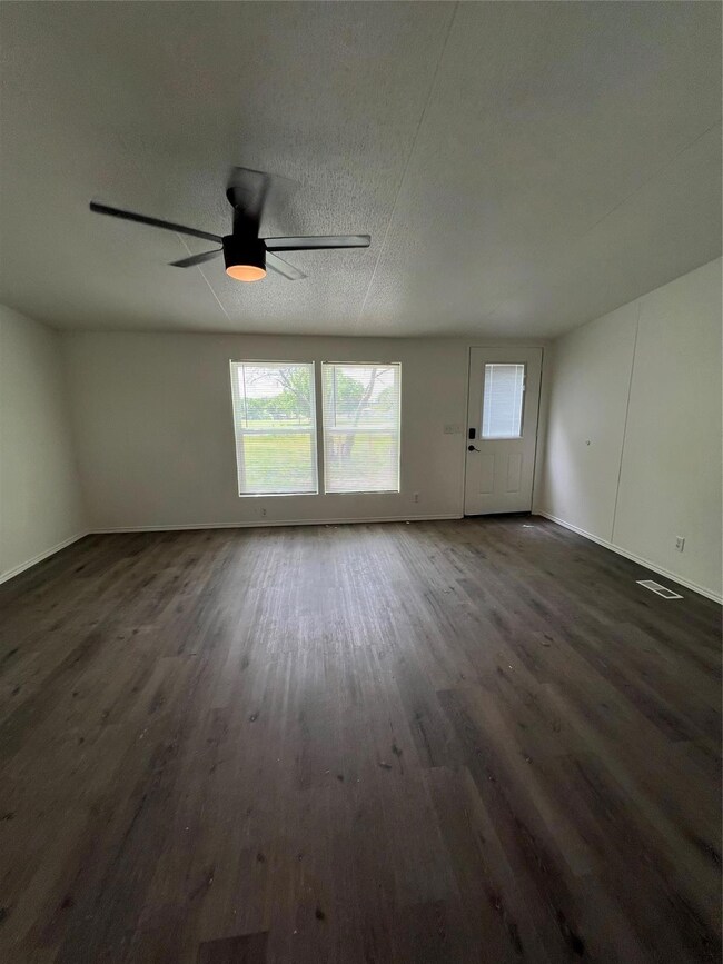 301 Stonebridge Ct, Weatherford, TX 76085 - photo 3