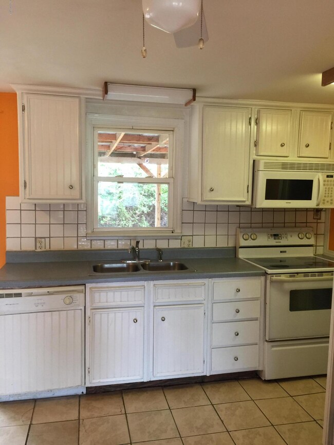 6140 Carolina Beach Kitchen