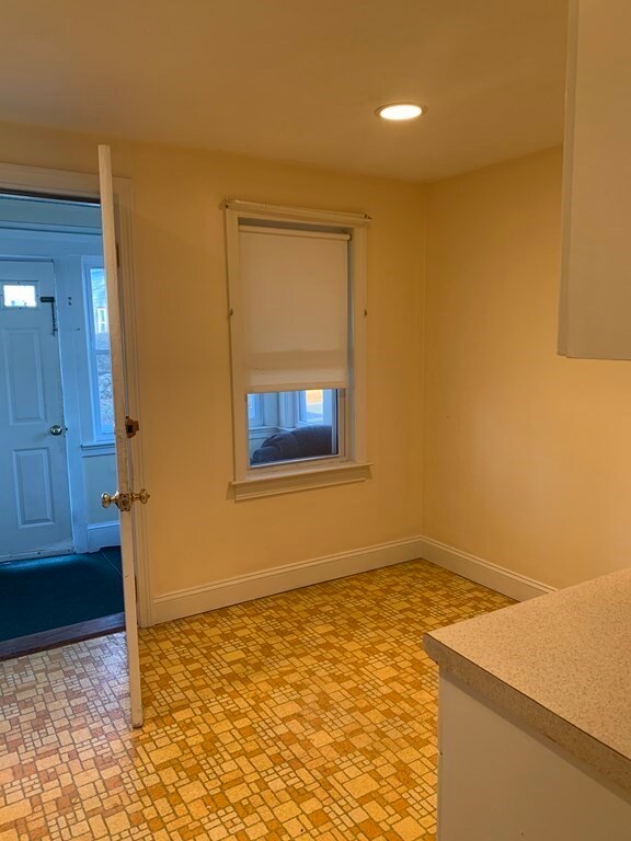 147 Washington Cir unit 1, Woburn, MA 01801 - photo 5