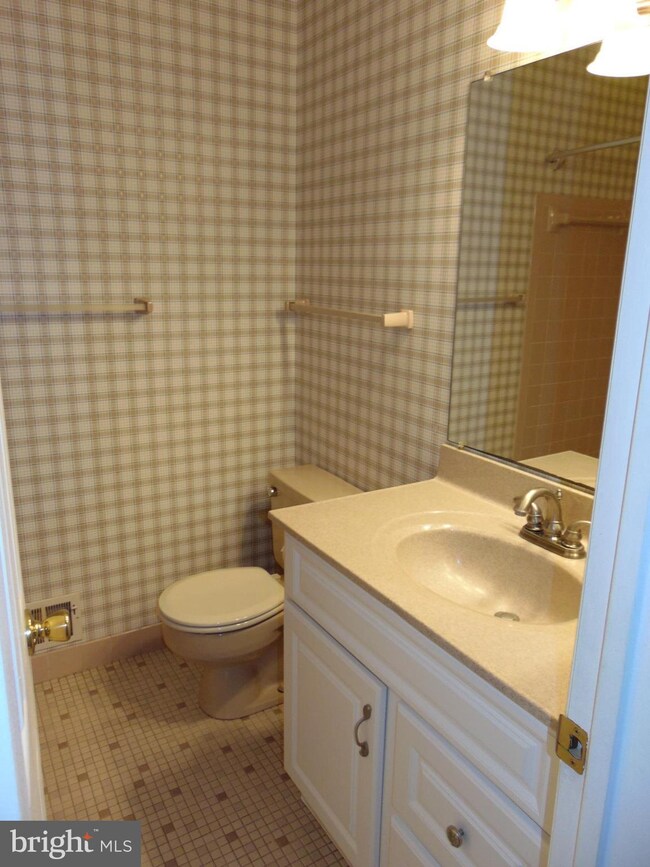 4901 Asquith Ct, Fairfax, VA 22032 - photo 2