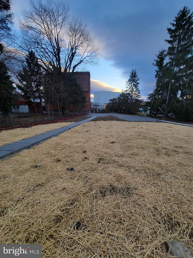 242 W 2nd St, Waynesboro, PA 17268 - photo 5