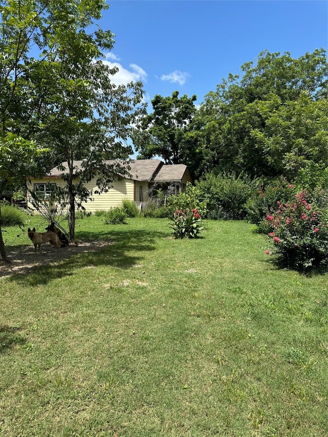 302 Walthall Dr, Houston, TX 77022 - photo 4