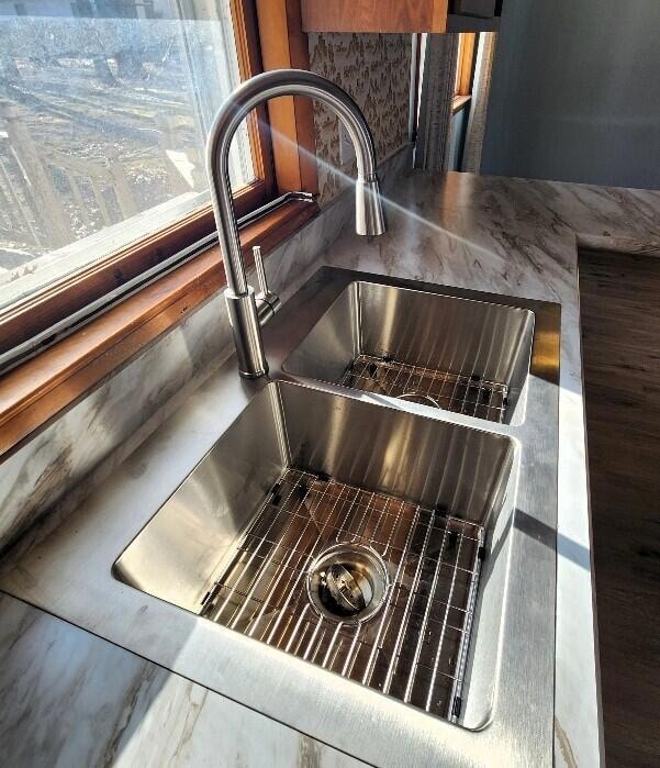 Stainless Steel Kitchen Sink