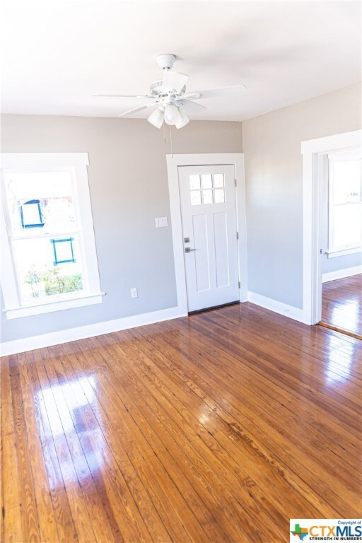 953 E Kingsbury St, Seguin, TX 78155 - photo 7