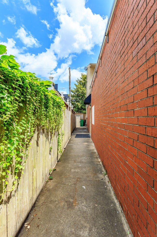 Private walkway